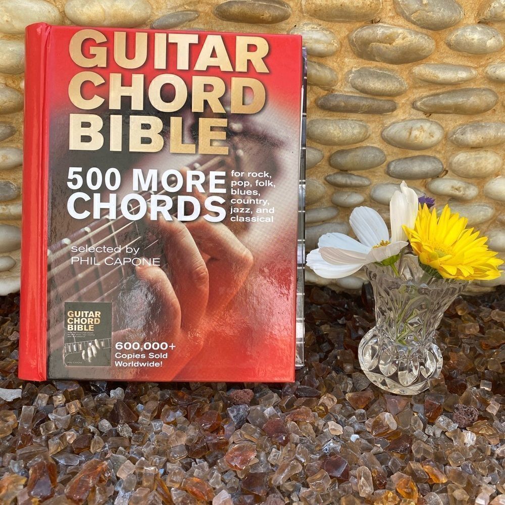 📚Guitar Cord Bible Book for all music types.  📕 In great condition!